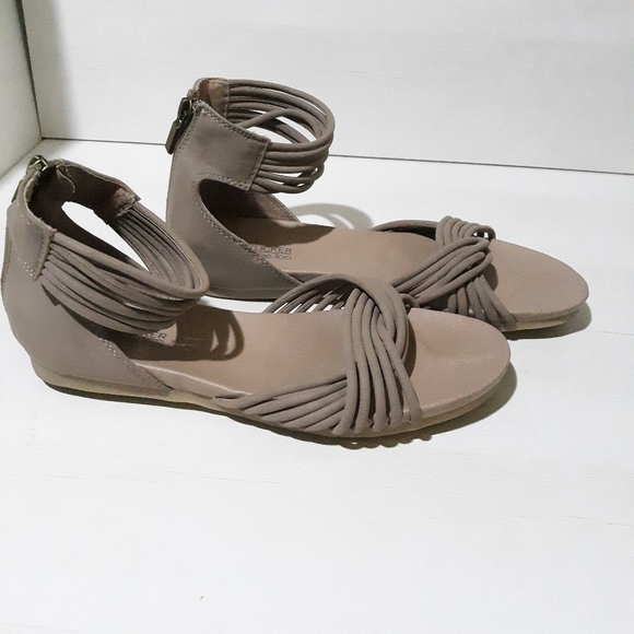 Adam Tucker/Me Too Beige Skylar Sandal - Picture 7 of 7